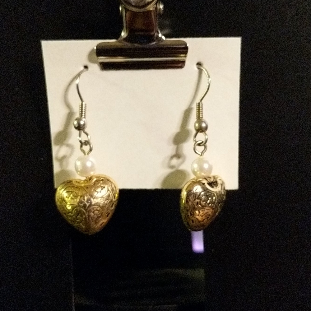 90s Y2K Gold heart and pearl sweetheart earrings